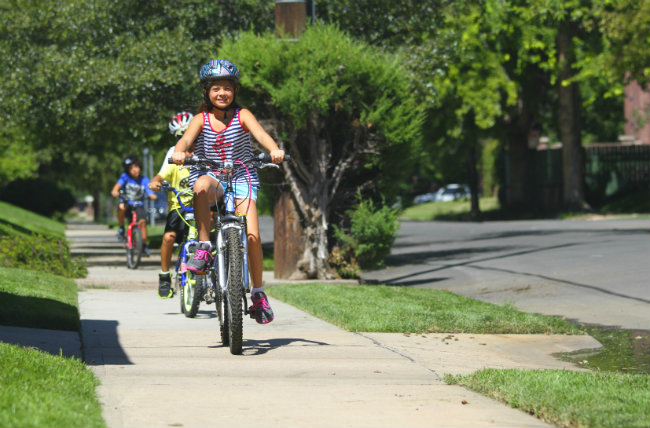 01, 04- Kids biking (credit David Budd)