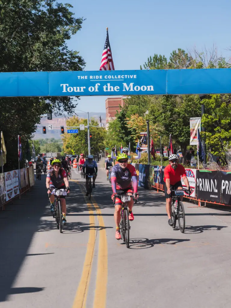 Tour of the Moon ride start line