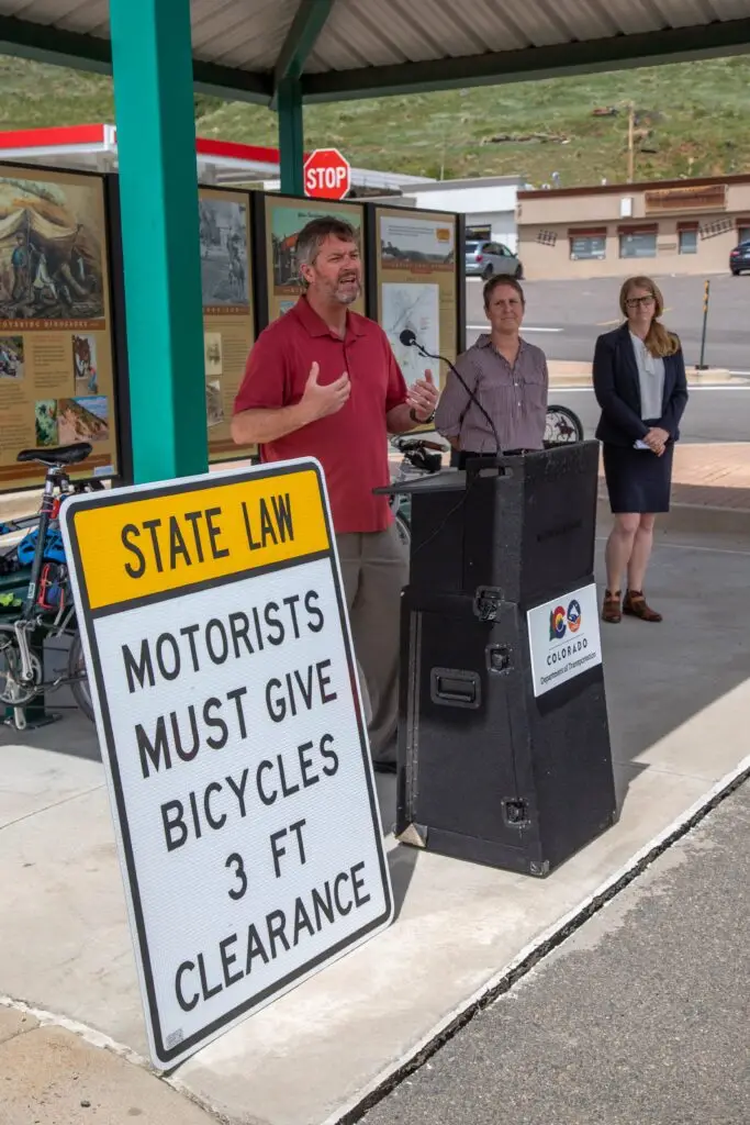 Speakers talk with 3 feet to pass signage